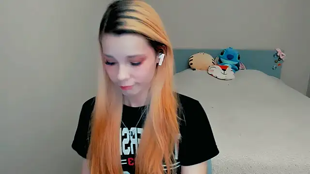 Snapshot of Kitten_Alissa chatting on 13, 10, 2025 Kitten Alissa online show from 13, 10, 2025