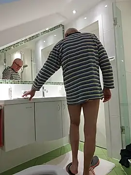 Snapshot of Oldmenhot66 chatting on 1, 4, 2026 Oldmenhot66 online show from 1, 4, 2026