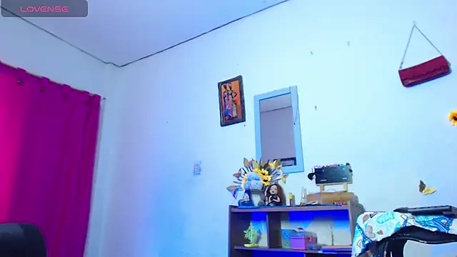 Snapshot of Sharasexy1 chatting on 31, 10, 2025 Sharasexy1 online show from 31, 10, 2025