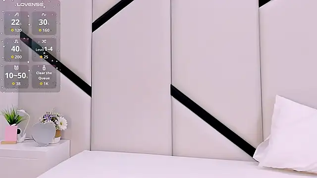 Snapshot of XimenaCosta chatting on 8, 10, 2025 XimenaCosta online show from 8, 10, 2025