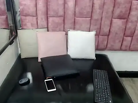 Penelopee Rouse online show from 27, 10, 2025