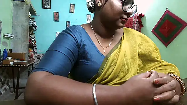 Snapshot of DearKimmi chatting on 9, 11, 2025 DearKimmi online show from 9, 11, 2025