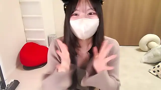 Snapshot of moka-neko chatting on 15, 10, 2025 moka-neko online show from 15, 10, 2025