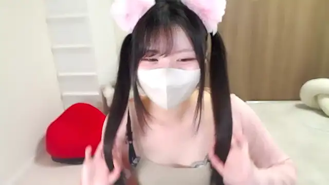 Snapshot of moka-neko chatting on 18, 10, 2025 moka-neko online show from 18, 10, 2025