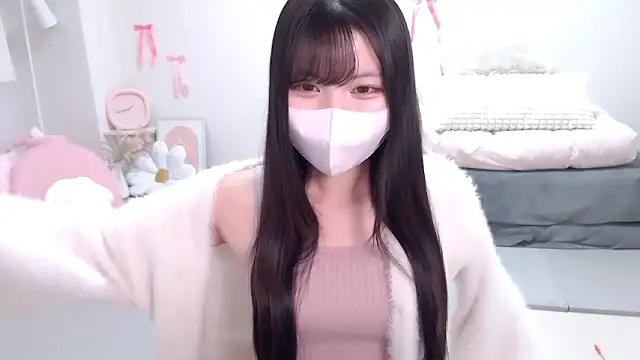 Snapshot of moka-neko chatting on 18, 11, 2025 moka-neko online show from 18, 11, 2025