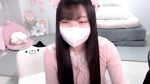 Snapshot of moka-neko chatting on 19, 11, 2025 moka-neko online show from 19, 11, 2025