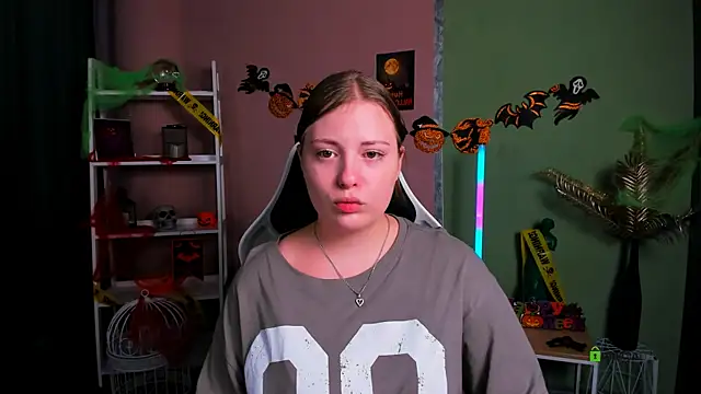 Snapshot of melani_bumm chatting on 21, 10, 2025 melani bumm online show from 21, 10, 2025