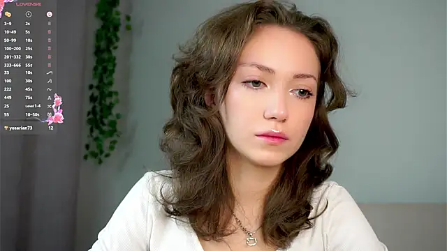 ZeniaBolich online show from 13, 11, 2025