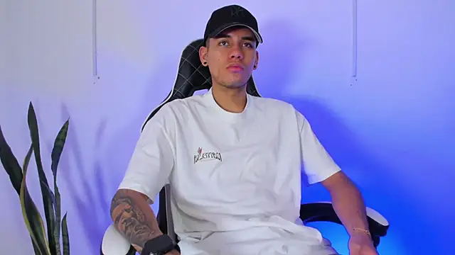 Nickyblazze  online show from 23, 9, 2025
