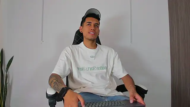 Nickyblazze  online show from 27, 9, 2025