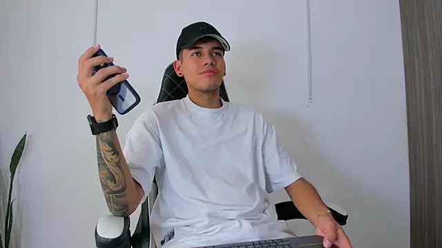 Nickyblazze  online show from 9, 10, 2025