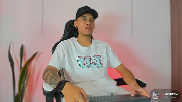 Nickyblazze  online show from 22, 10, 2025