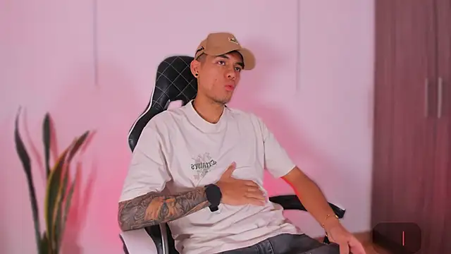 Nickyblazze  online show from 23, 10, 2025