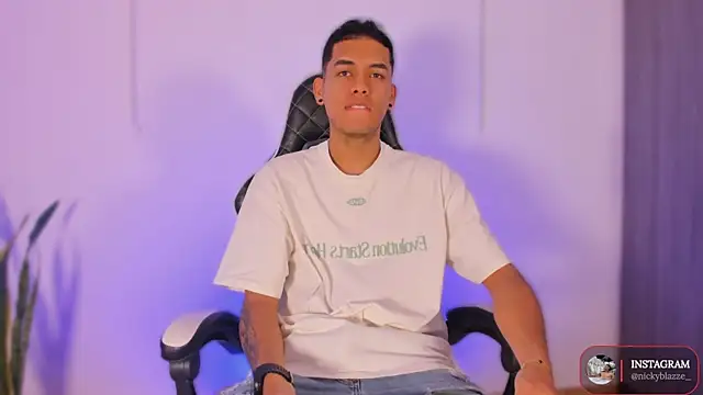 Nickyblazze  online show from 30, 10, 2025