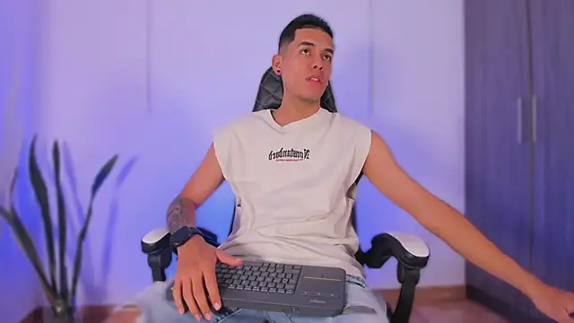 Nickyblazze  online show from 3, 11, 2025