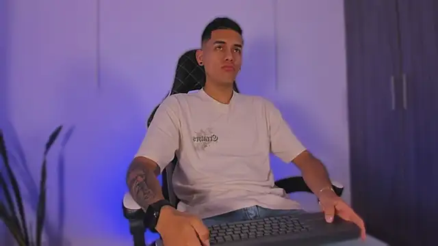 Nickyblazze  online show from 7, 11, 2025