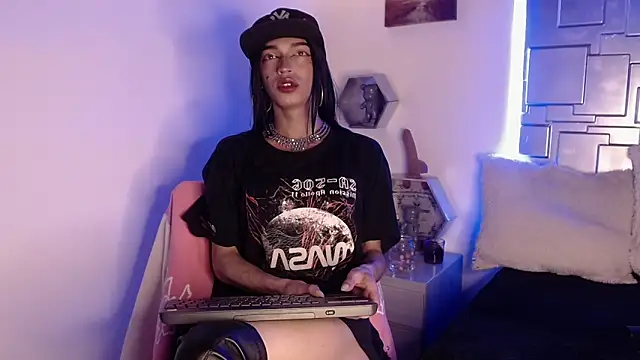 Snapshot of Trinity_Knox chatting on 20, 10, 2025 Trinity Knox online show from 20, 10, 2025