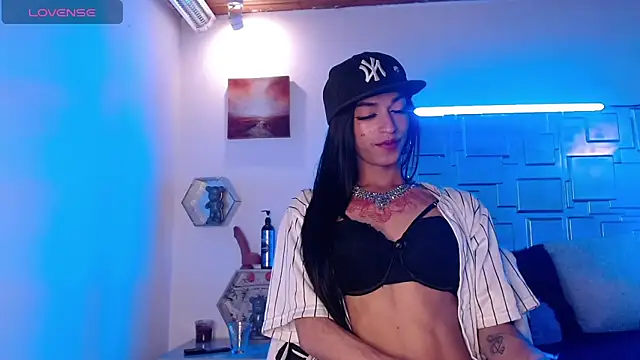 Snapshot of Trinity_Knox chatting on 21, 10, 2025 Trinity Knox online show from 21, 10, 2025