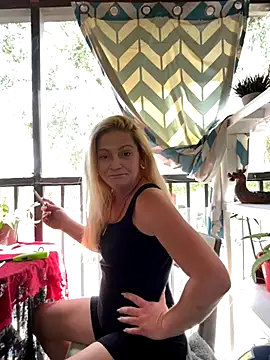 Snapshot of Goldenndoll chatting on 5, 10, 2025 Goldenndoll online show from 5, 10, 2025