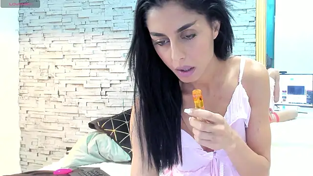 Snapshot of IshaLyn chatting on 20, 9, 2025 IshaLyn online show from 20, 9, 2025