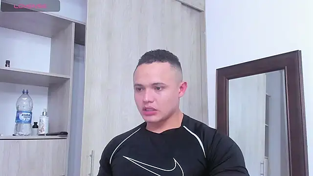 Snapshot of KingLevi01 chatting on 11, 11, 2025 KingLevi01 online show from 11, 11, 2025