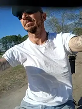 Snapshot of Mrluckstick chatting on 10, 3, 2026 Mrluckstick online show from 10, 3, 2026