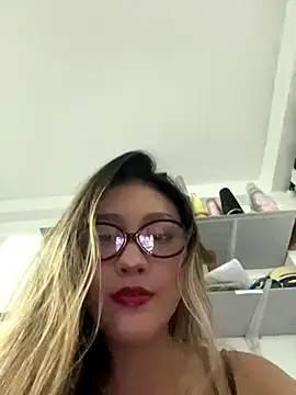 Snapshot of Amadora_rose chatting on 23, 11, 2025 Amadora rose online show from 23, 11, 2025