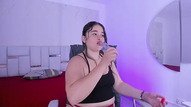 aradia kiss online show from 8, 11, 2025