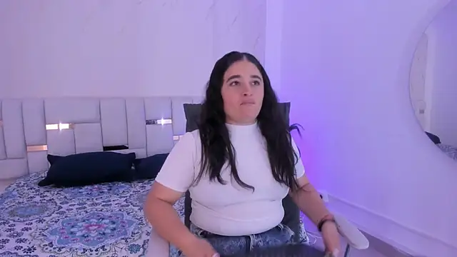 aradia kiss online show from 10, 11, 2025