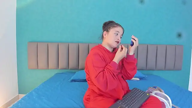 aradia kiss online show from 26, 11, 2025