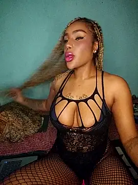 Snapshot of Queen_Amara chatting on 23, 10, 2025 Queen Amara online show from 23, 10, 2025