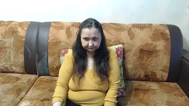 Snapshot of emu-_ chatting on 19, 11, 2025 emu- online show from 19, 11, 2025