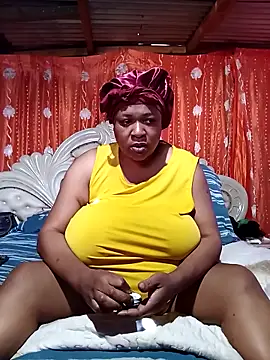 Snapshot of BUSTY_QUEEEN chatting on 15, 10, 2025 BUSTY QUEEEN online show from 15, 10, 2025