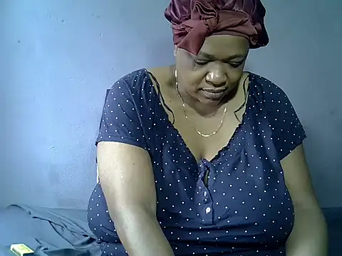 Snapshot of BUSTY_QUEEEN chatting on 16, 11, 2025 BUSTY QUEEEN online show from 16, 11, 2025