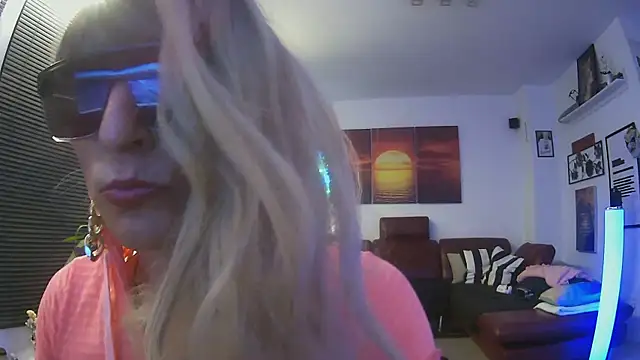 Snapshot of hellgirl1980 chatting on 28, 10, 2025 hellgirl1980 online show from 28, 10, 2025