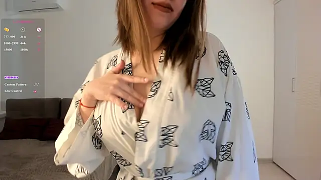 Snapshot of MaymeDeuel chatting on 24, 11, 2025 MaymeDeuel online show from 24, 11, 2025