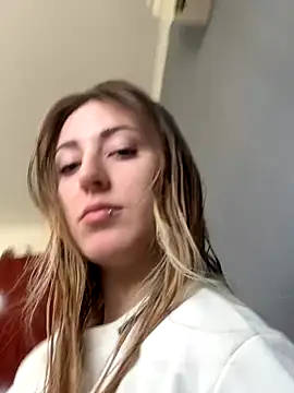 Snapshot of Sashailardi chatting on 12, 10, 2025 Sashailardi online show from 12, 10, 2025