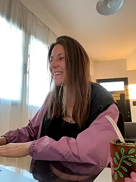 Snapshot of misspiecitos chatting on 28, 9, 2025 misspiecitos online show from 28, 9, 2025