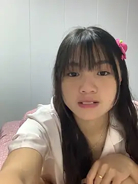 Emlyly-18 online show from 6, 11, 2025