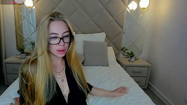 Melissa  White online show from 25, 9, 2025