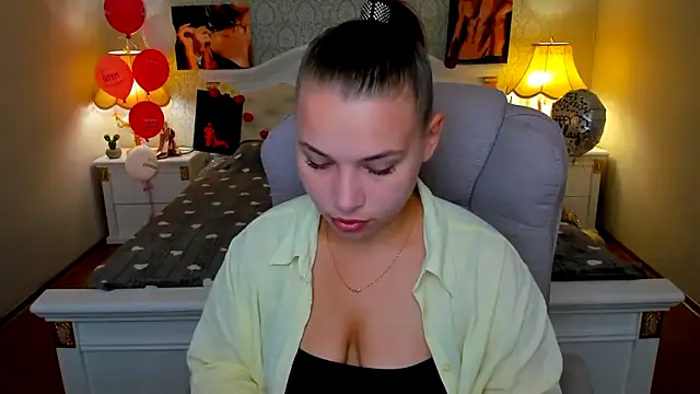 Snapshot of OmniaSher chatting on 9, 9, 2025 OmniaSher online show from 9, 9, 2025