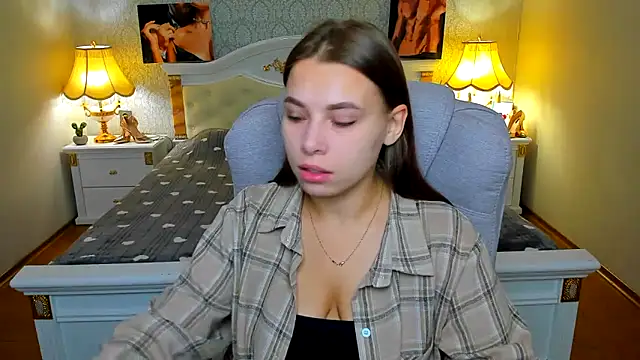 Snapshot of OmniaSher chatting on 3, 10, 2025 OmniaSher online show from 3, 10, 2025