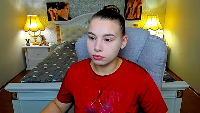 Snapshot of OmniaSher chatting on 11, 10, 2025 OmniaSher online show from 11, 10, 2025