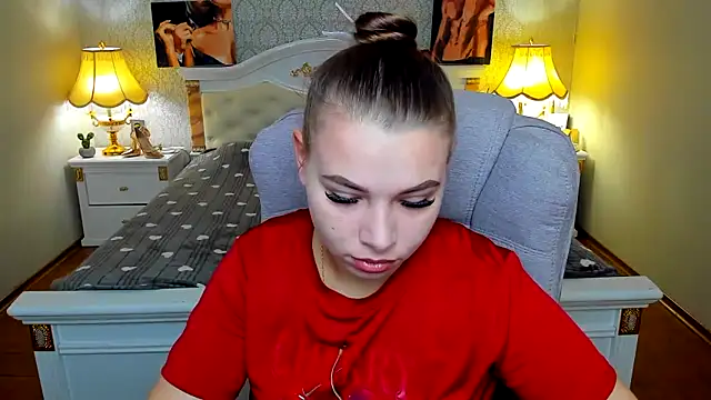 Snapshot of OmniaSher chatting on 19, 10, 2025 OmniaSher online show from 19, 10, 2025