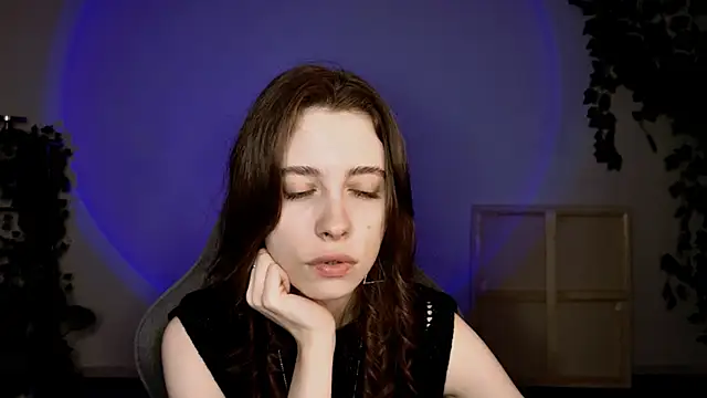 Yoka paradoXXX online show from 7, 11, 2025