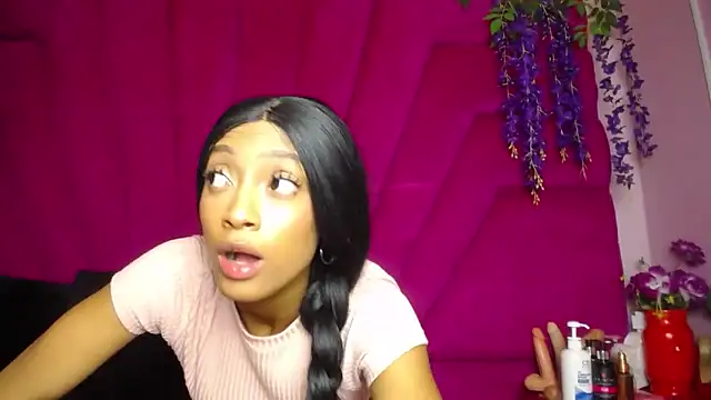 Snapshot of Lea_Sweetly chatting on 11, 10, 2025 Lea Sweetly online show from 11, 10, 2025