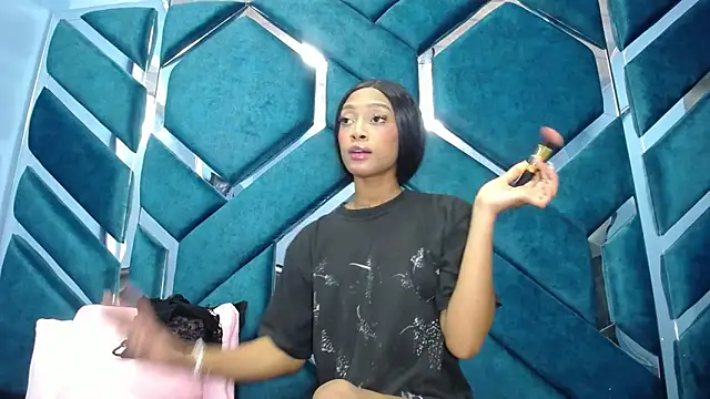 Snapshot of Lea_Sweetly chatting on 18, 10, 2025 Lea Sweetly online show from 18, 10, 2025