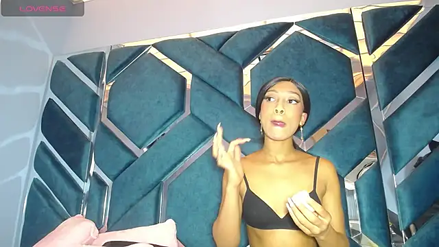 Snapshot of Lea_Sweetly chatting on 4, 11, 2025 Lea Sweetly online show from 4, 11, 2025