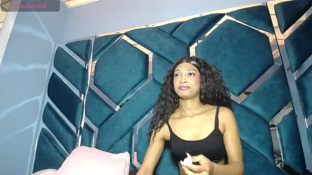 Snapshot of Lea_Sweetly chatting on 8, 11, 2025 Lea Sweetly online show from 8, 11, 2025