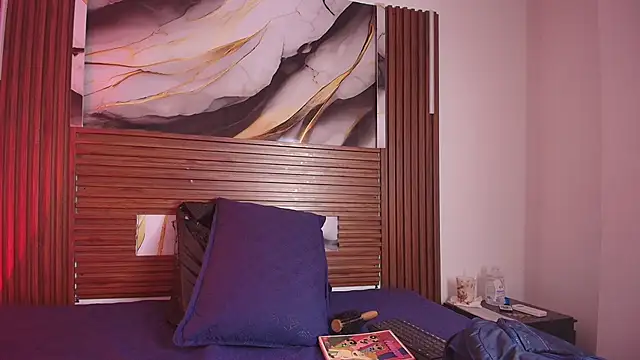 Evelin thompsson online show from 7, 10, 2025